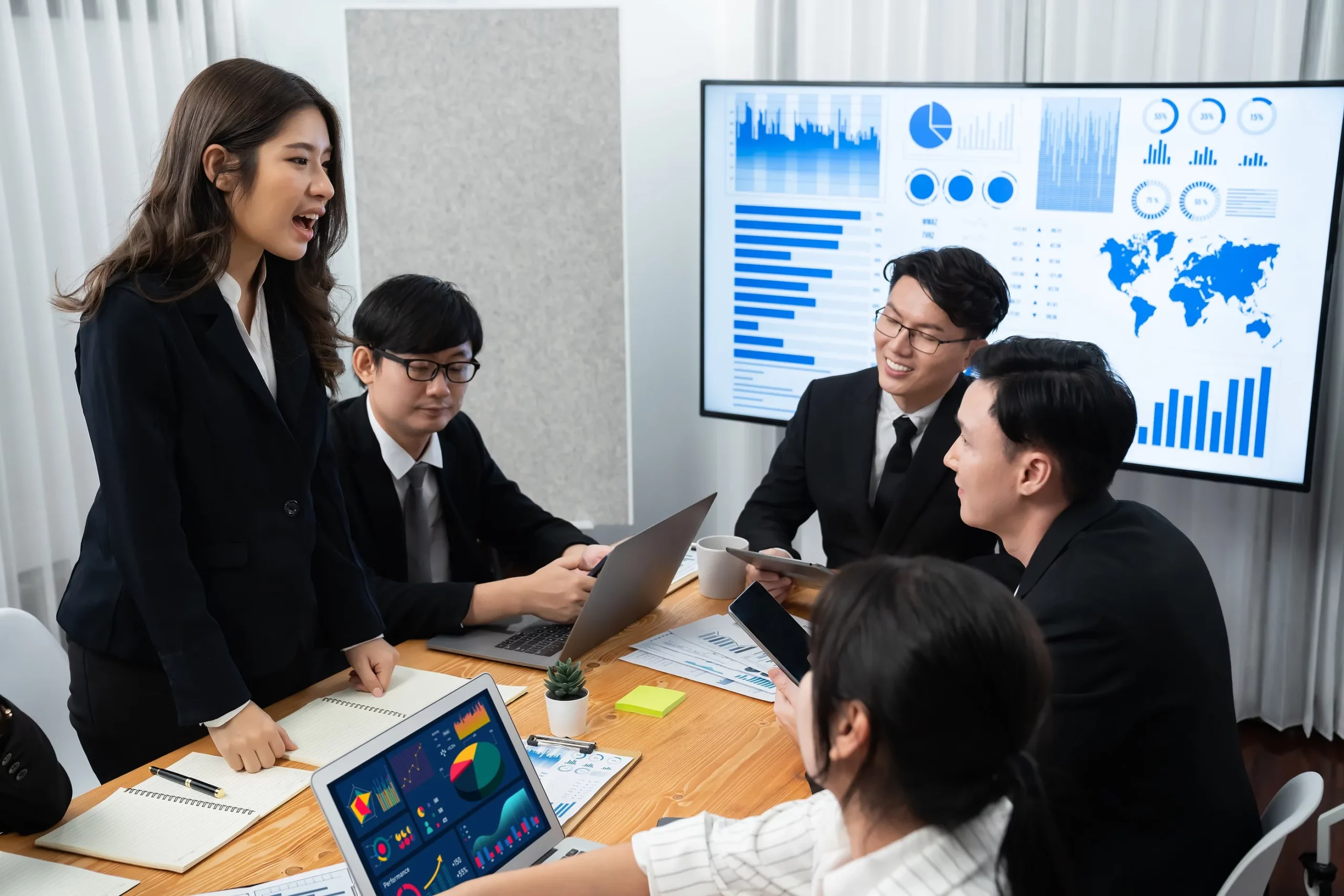 Bộ phận phân tích dữ liệu có thể dùng Power BI để làm báo cáo, tạo biểu đồ và trình bày thông tin