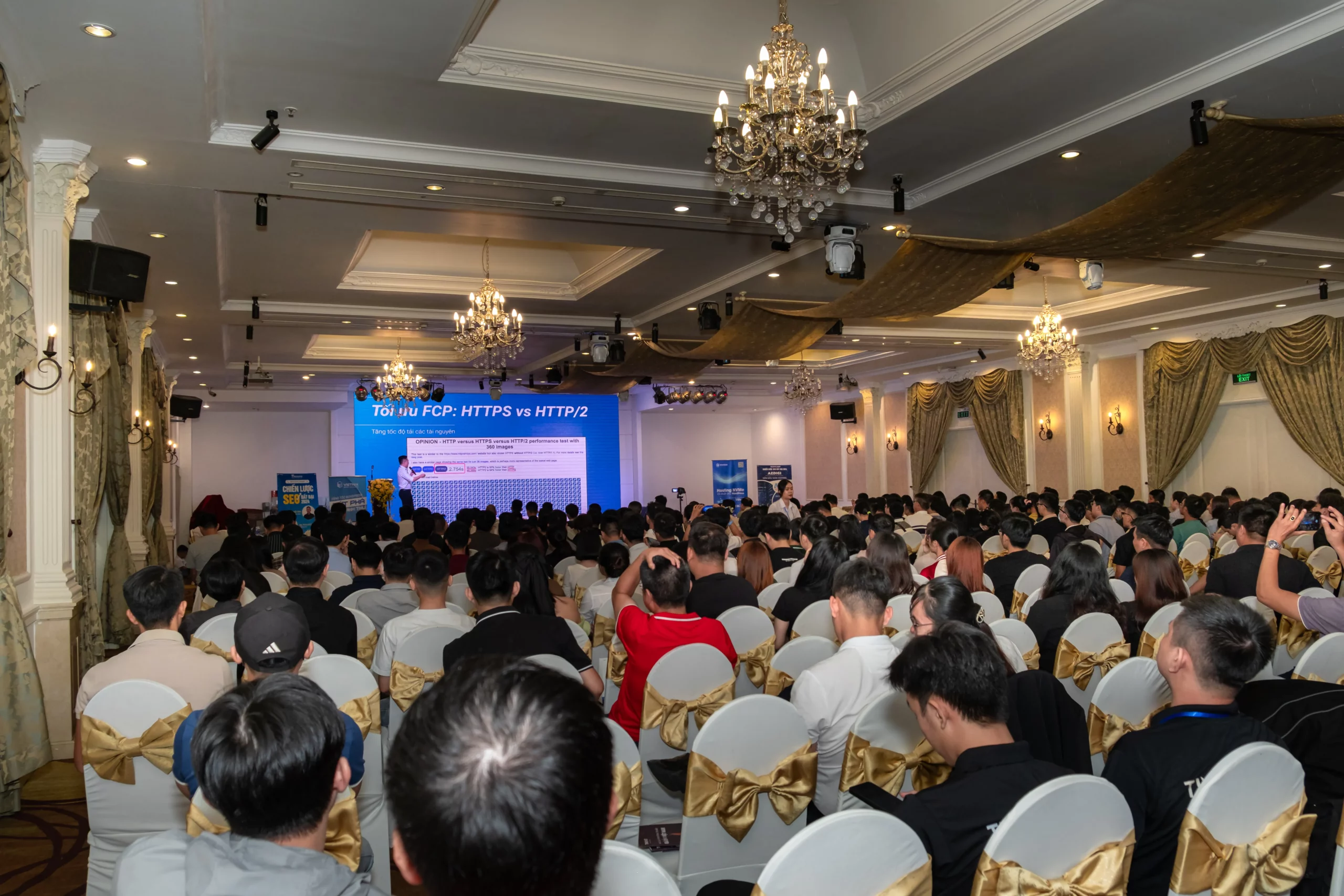 Anh Hưng Nguyễn - Co Founder Vietnix trình bày về nội dung tối ưu Technical SEO tại Event Chiến lược SEO bất bại 2024