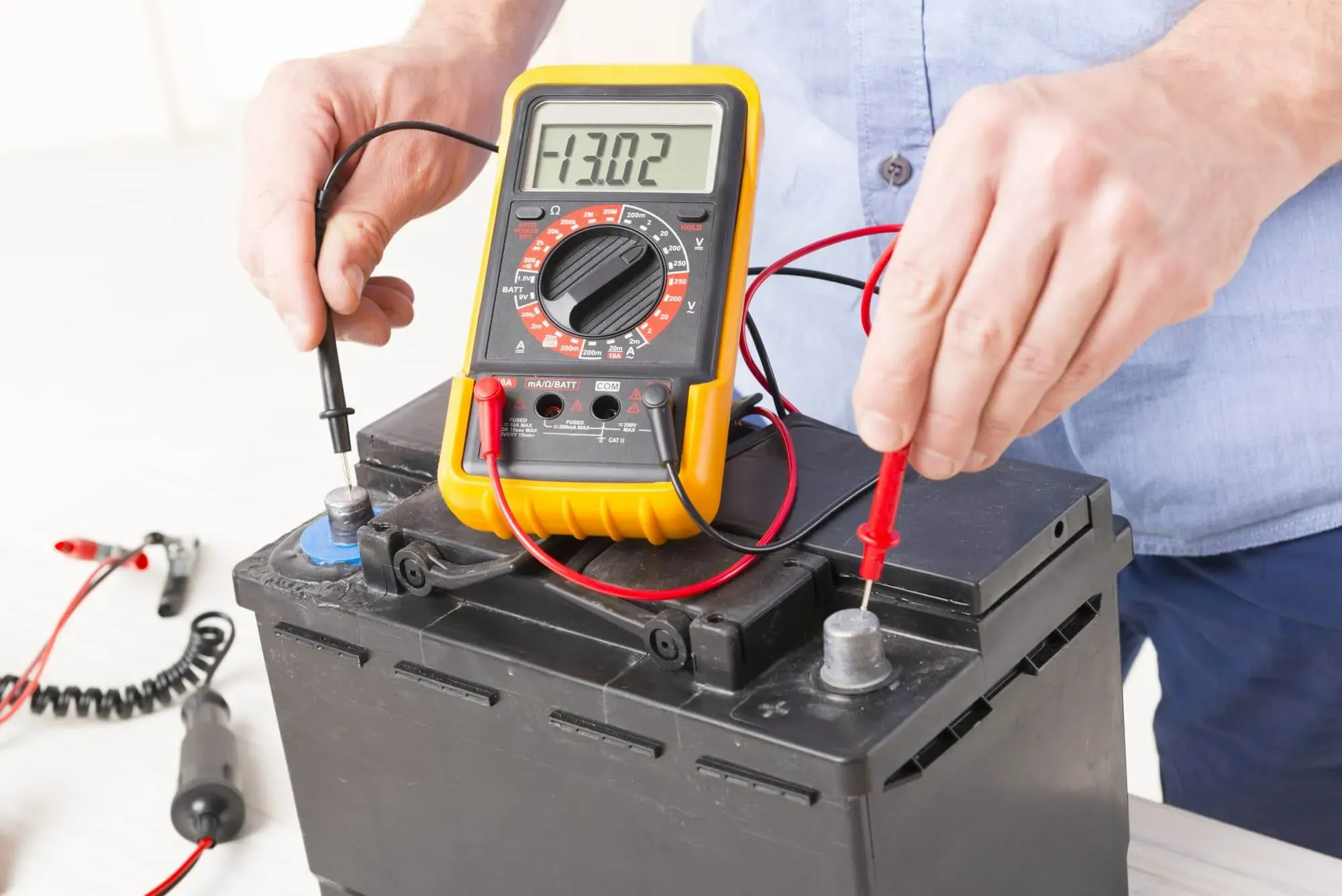 Ắc quy là một bộ phận quan trọng nhất để cấu thành bộ lưu điện
