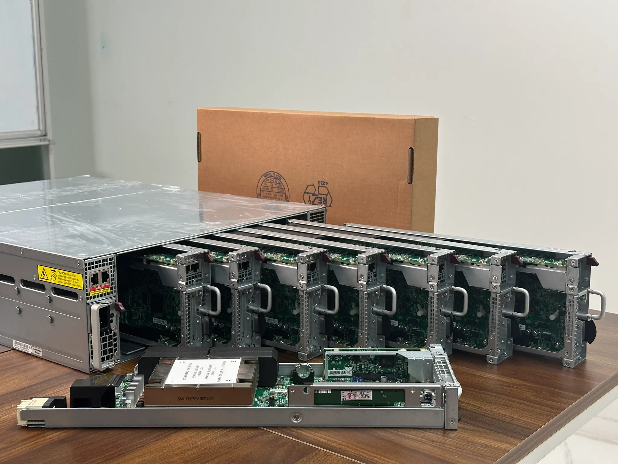 Hình ảnh CPU AMD EPYC GEN 4 tại Vietnix ứng dụng vào các sản phẩm HOSTING VPS