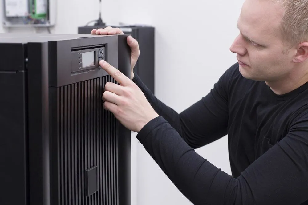 Lắp đặt UPS tại vị trí thông thoáng thuận tiện cho việc bảo trì