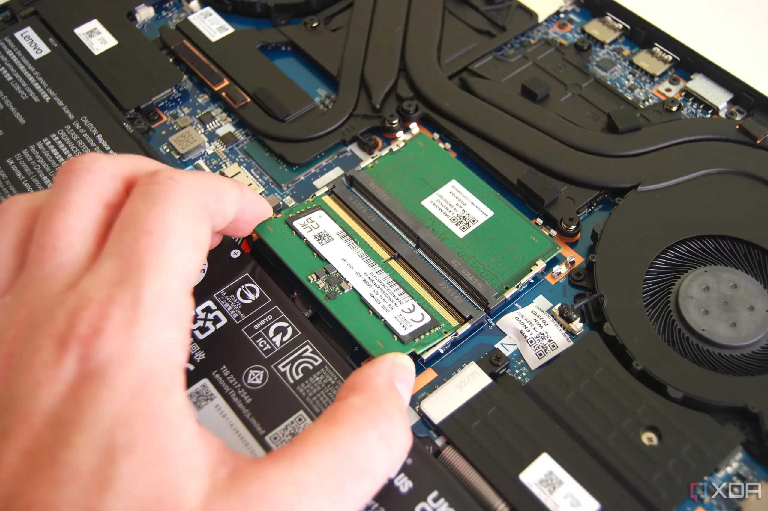 Lắp đặt RAM SODIMM