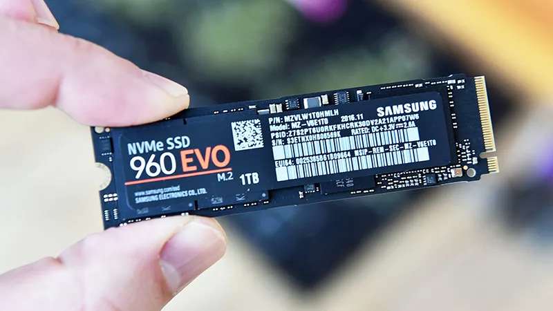 Ổ cứng NVMe tăng tốc độ gấp 10 lần so với SSD.