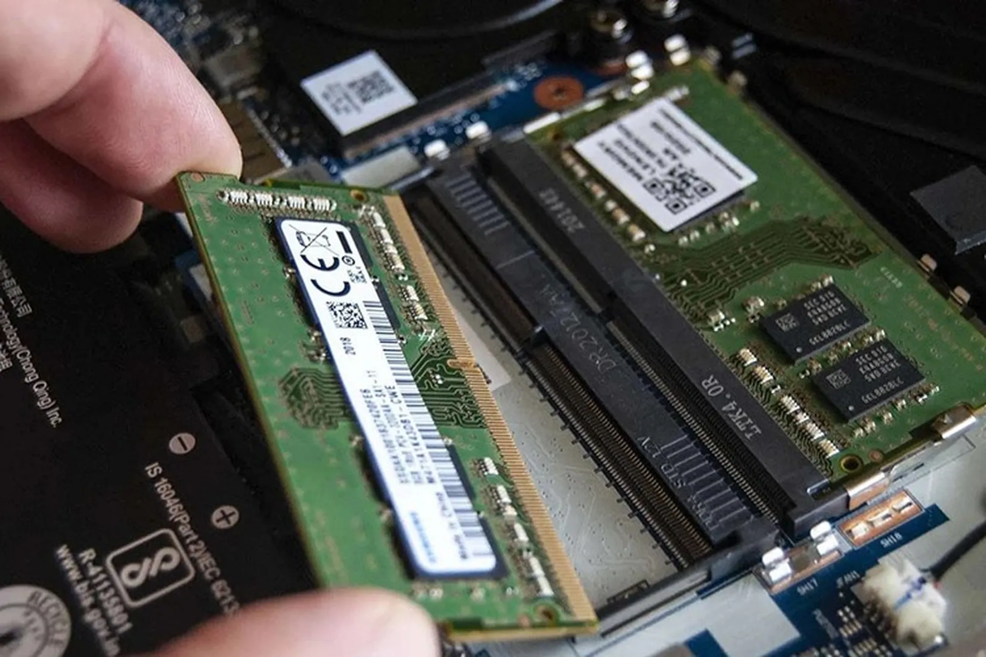 Chuẩn bị trước khi lắp đặt RDIMM