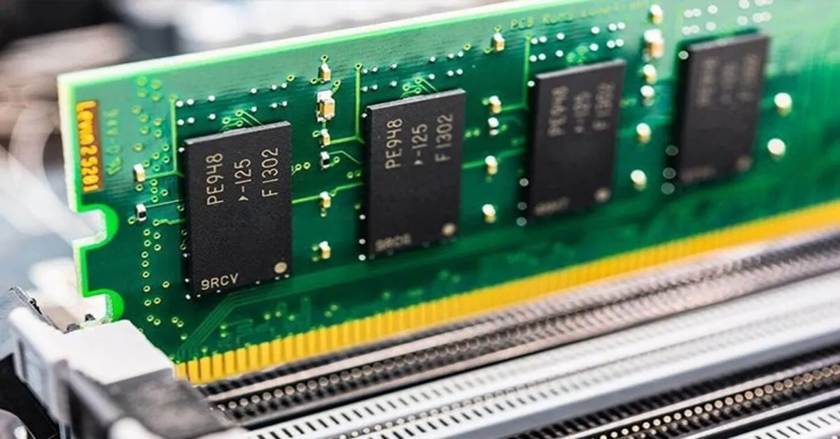 Cài đặt UDIMM vào bo mạch chủ