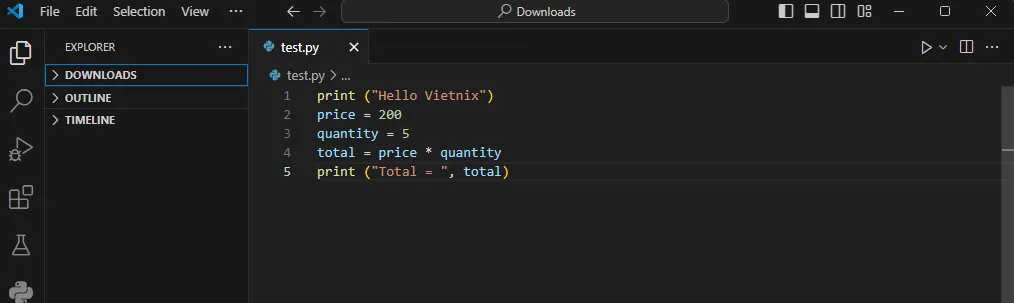 Mở File → New File, nhập mã Python và lưu với phần mở rộng .py