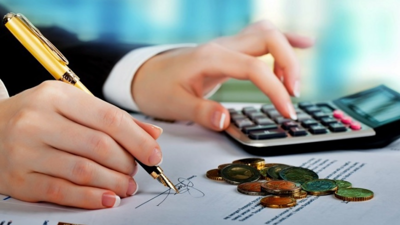 Nếu yếu tố chi phí thấp là ưu tiên hàng đầu, bạn nên cân nhắc tên miền .com hoặc tên miền .vn