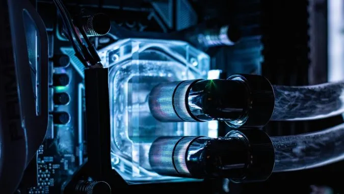 Hệ thống làm mát bằng chất lỏng (DLC - Direct Liquid Cooling)