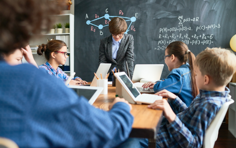 Các trường đại học, trung tâm đào tạo, hoạt động trong lĩnh vực giáo dục công nghệ sử dụng tên miền .tech để giới thiệu các khóa học