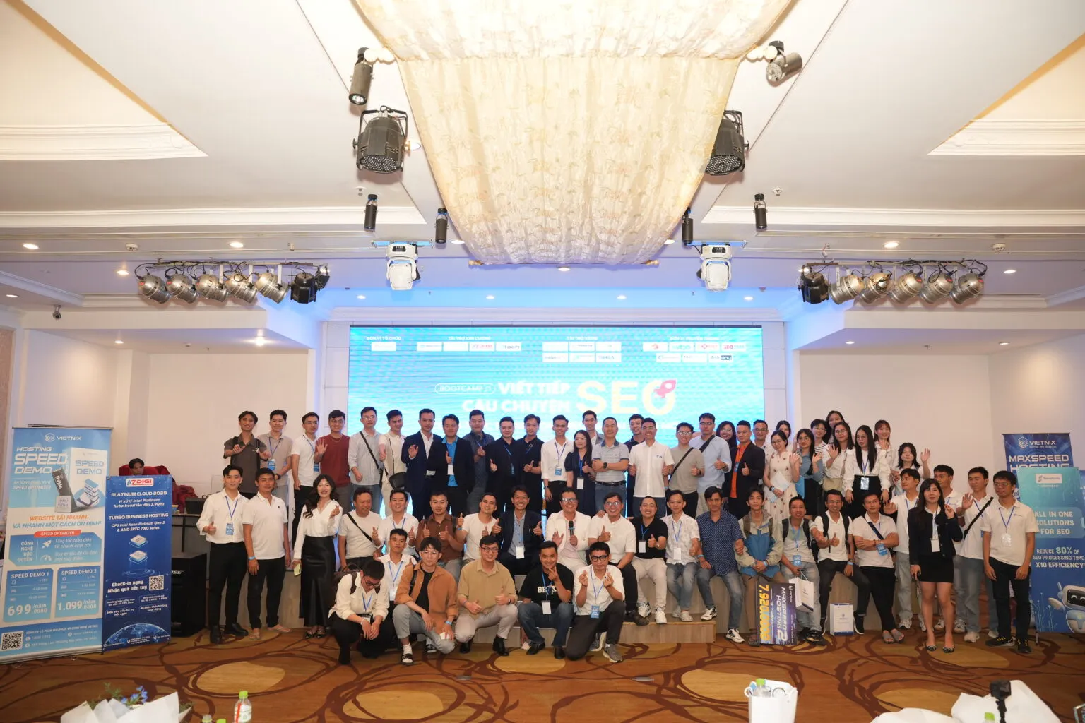 Các diễn giả và người tham dự tại sự kiện