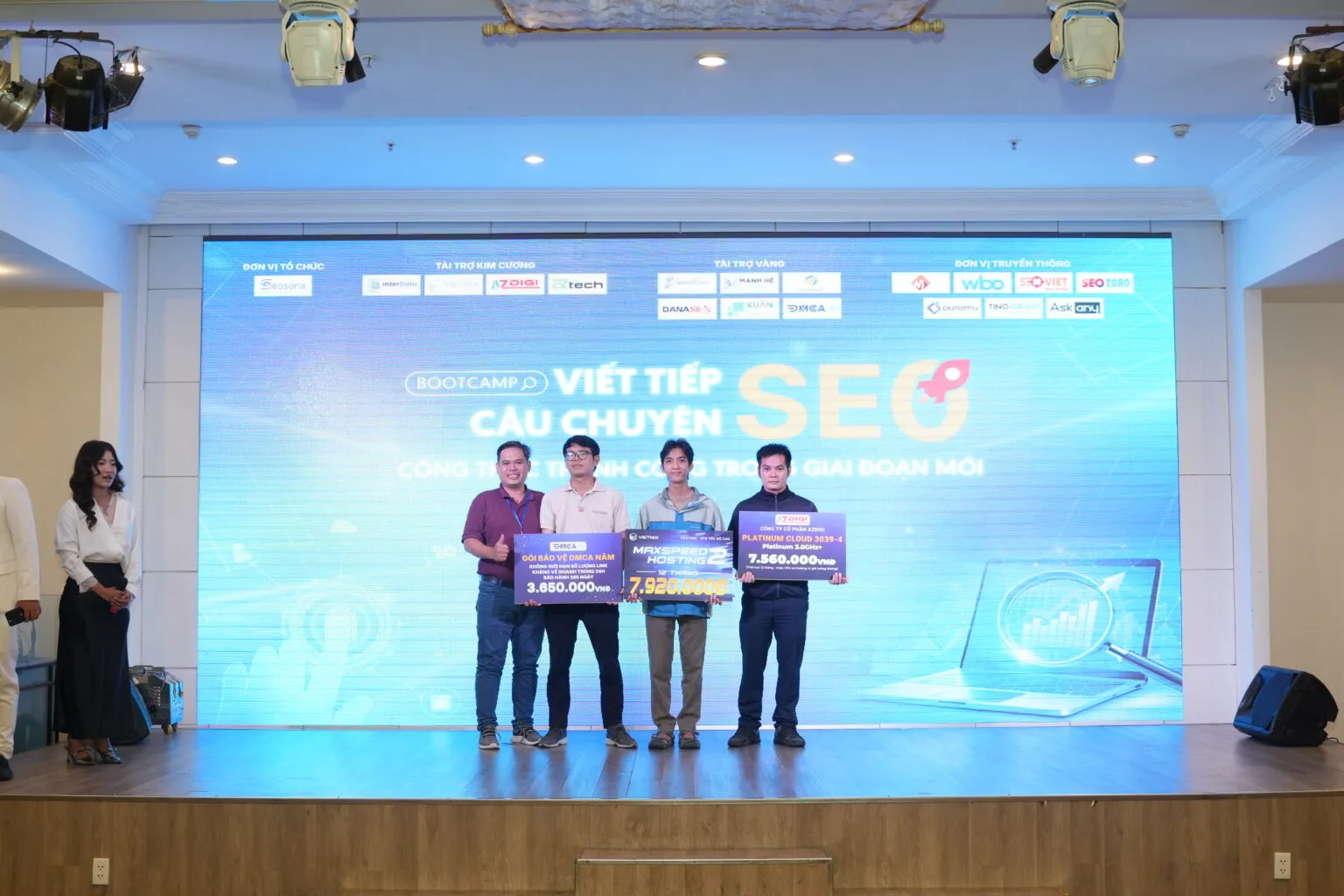 Vietnix trao quà tại sự kiện