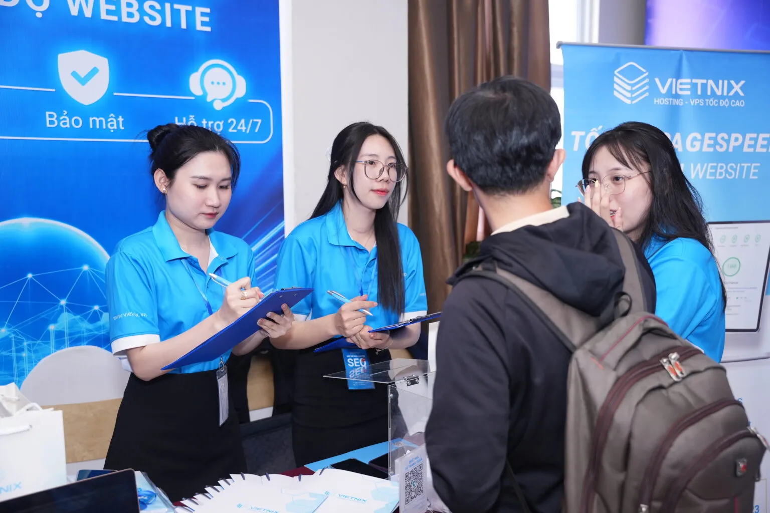 Vietnix tư vấn và hỗ trợ trong sự kiện