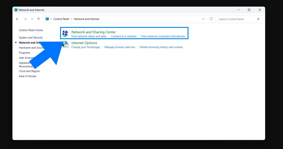 Bạn cần nhấp vào Network and Sharing Center