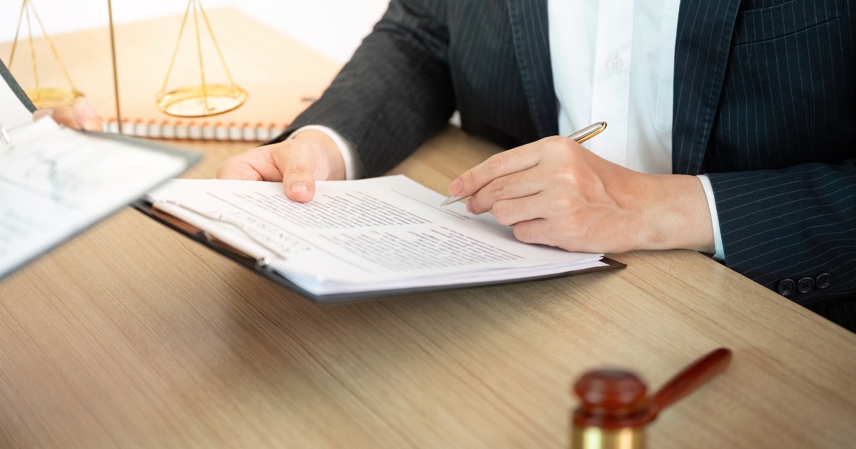 Thực hiện các thủ tục pháp lý (Nguồn: Internet)